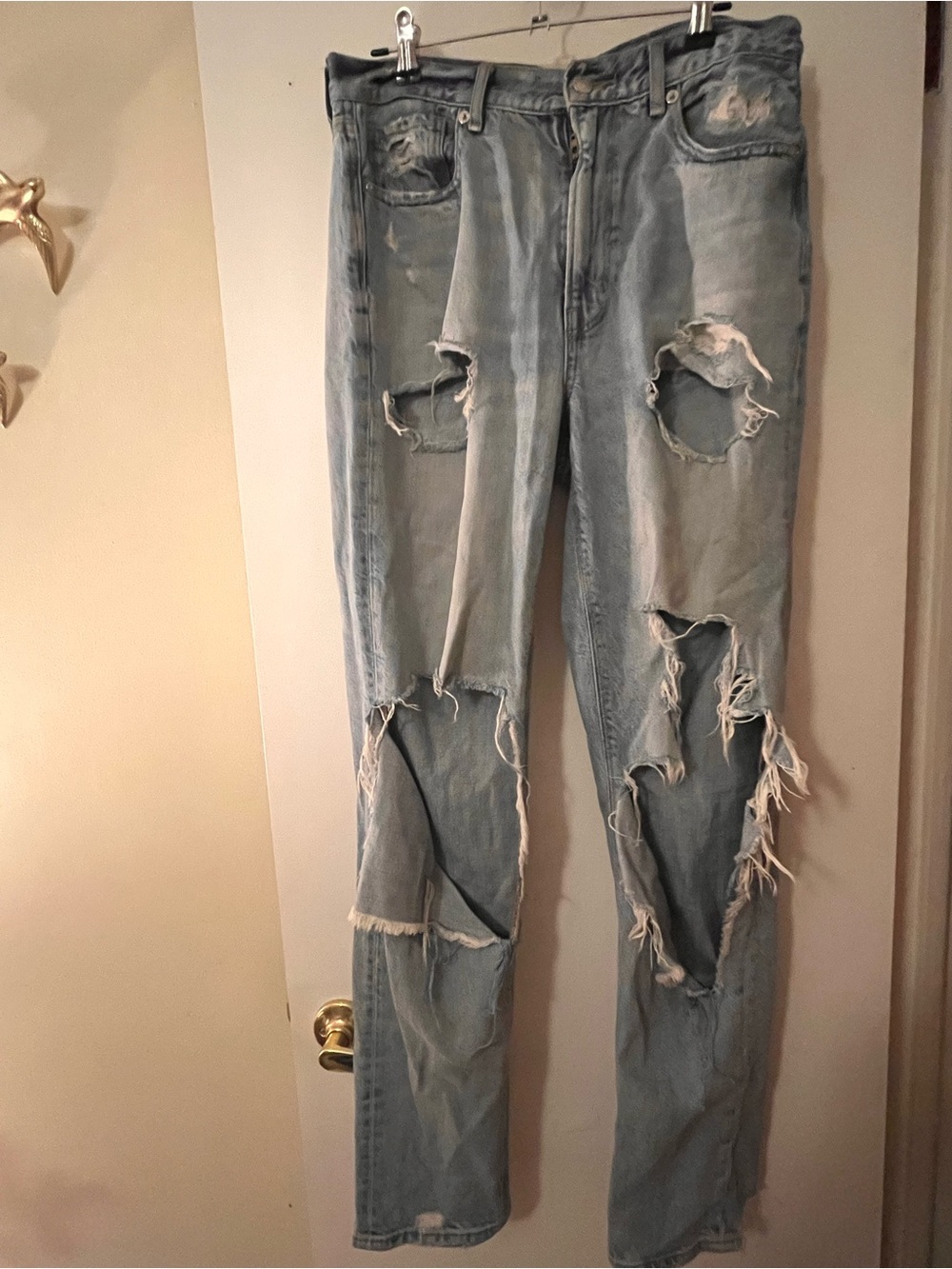 American Eagle Light Blue Distressed Women's Ripped Jeans